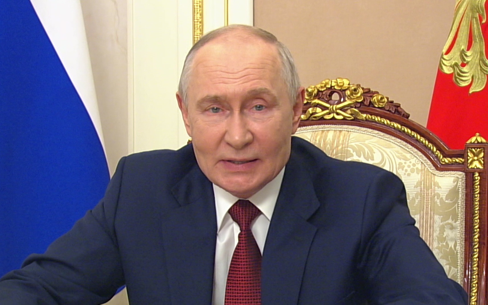 Владимир Путин призвал укреплять деловые и дружеские связи России и Киргизии