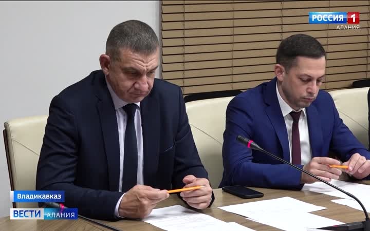 Борис Джанаев поручил обеспечить внедрение безналичной оплаты всеми без исключения перевозчиками