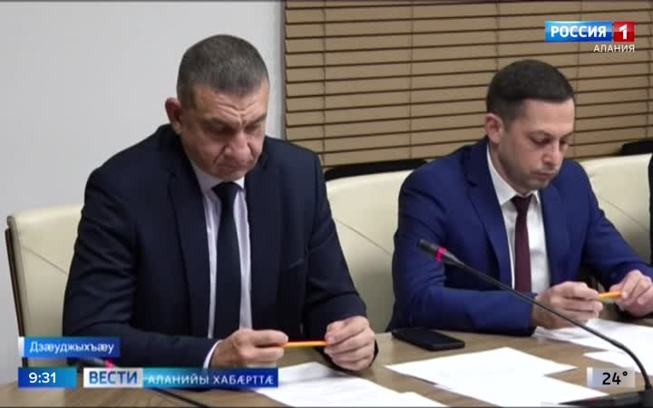Дзанайты Барис бабар кодта цæстдарæн куыст фæкарздæр кæнын, бæлццæтты бартæ куыд æххæстгонд цæуынц, æмæ фиддонтæ куыд исынц, уымæ