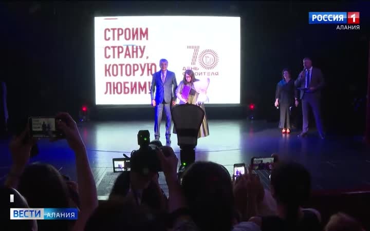 Сергей Меняйло вручил награды работникам строительной отрасли в преддверии профессионального праздника