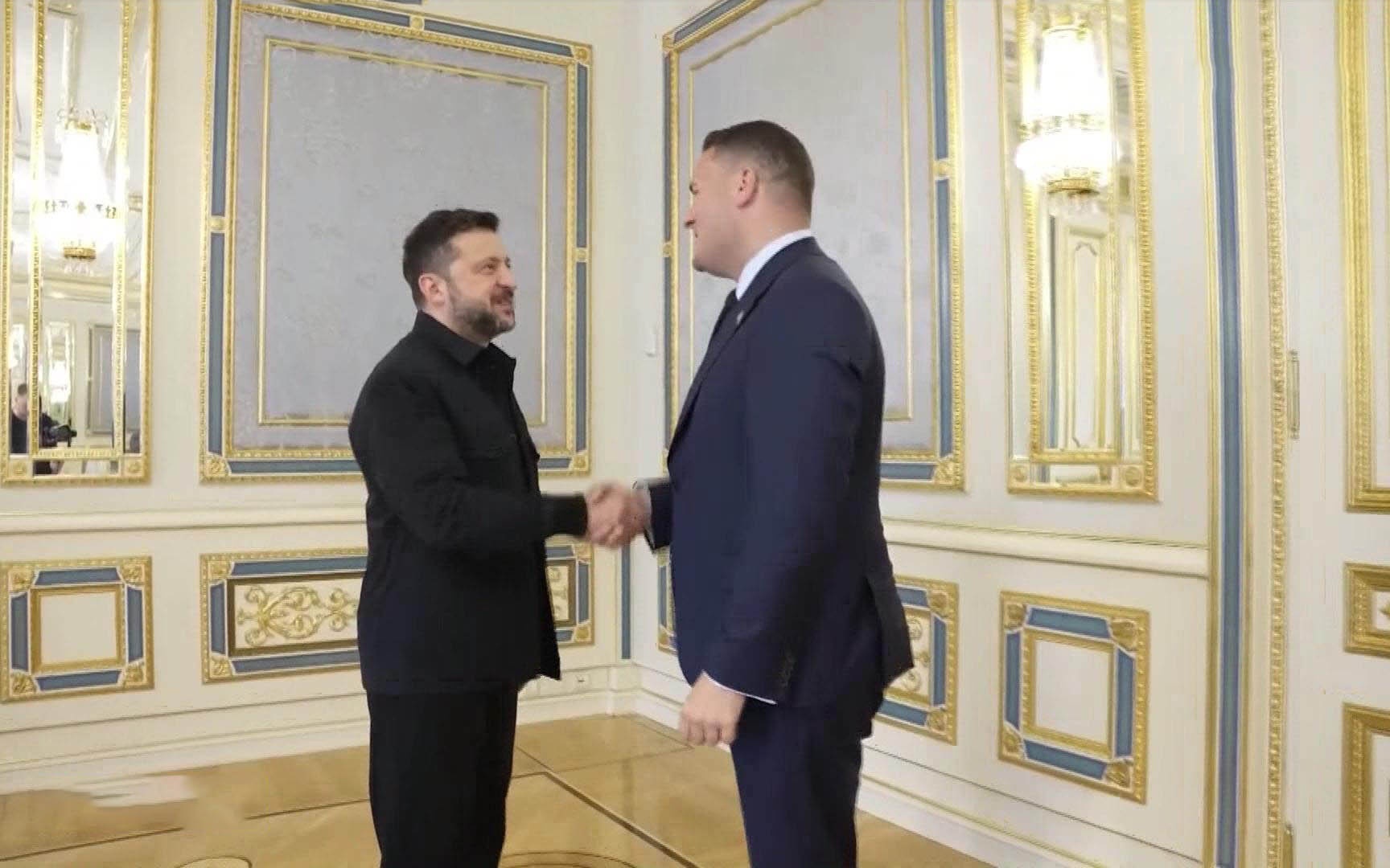 Залужный против Зеленского: политический кризис на Украине усиливается