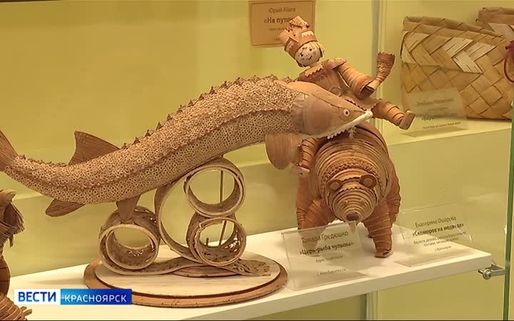 В селе Казачинское работает выставка изделий из бересты