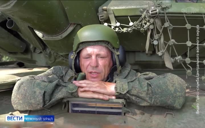 Танкисты Центрального военного округа показали навыки экстремального вождения