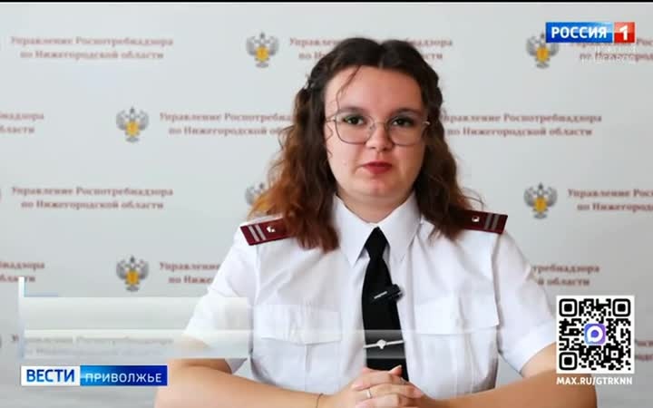 Сейчас в магазинах детской одежды и канцелярских товаров многолюдно