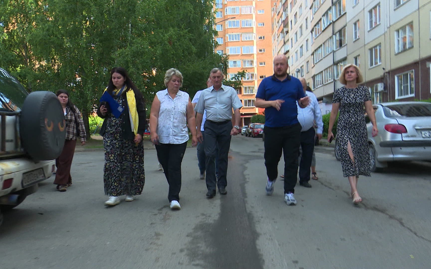 С какими проблемами обратились жители округа на Завеличье к своему депутату