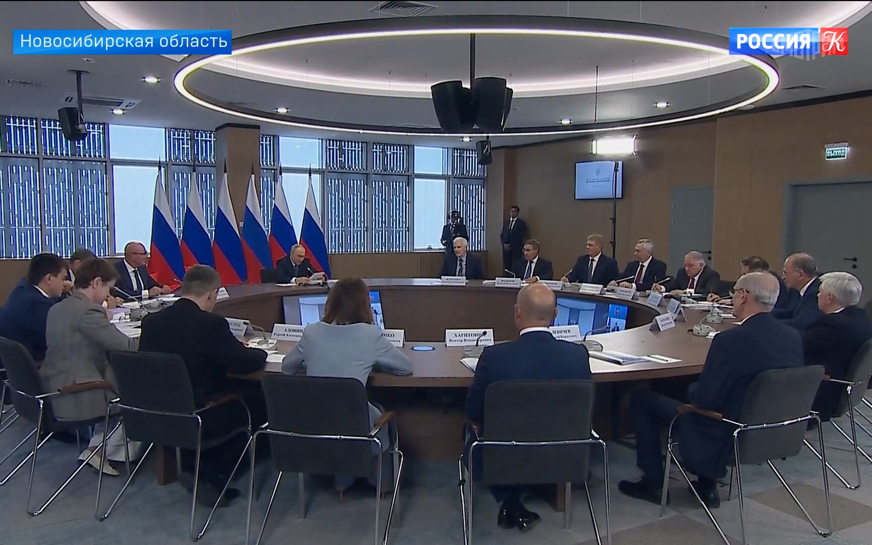 Путин провел в Новосибирске заседание Совета по науке и образованию