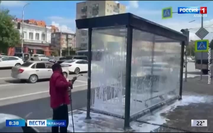 Специалисты «СпецЭкоСервиса» начали приводить в порядок остановки общественного транспорта во Владикавказе и районах республики.