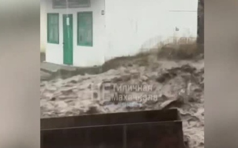 Усиление контроля за водохранилищами в Челябинской области после мощных ливней и спасение семьи в Дагестане от грязевых потоков