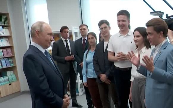 Глава государства обсудил развитие российских установок класса "мегасайенс"
