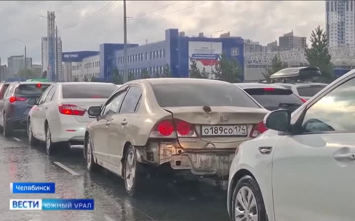 Месячная норма осадков выпала в Челябинске за ночь: как устраняют последствия ливня