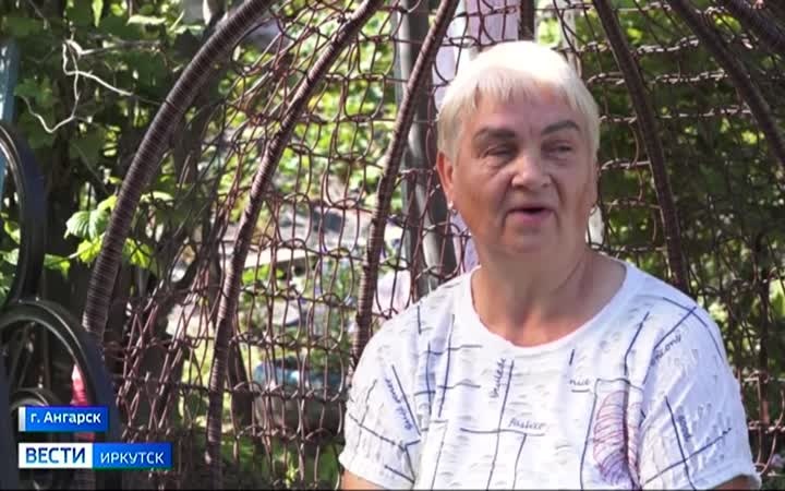 В цветущую достопримечательность превратила ангарчанка Людмила Братко свой дачный участок