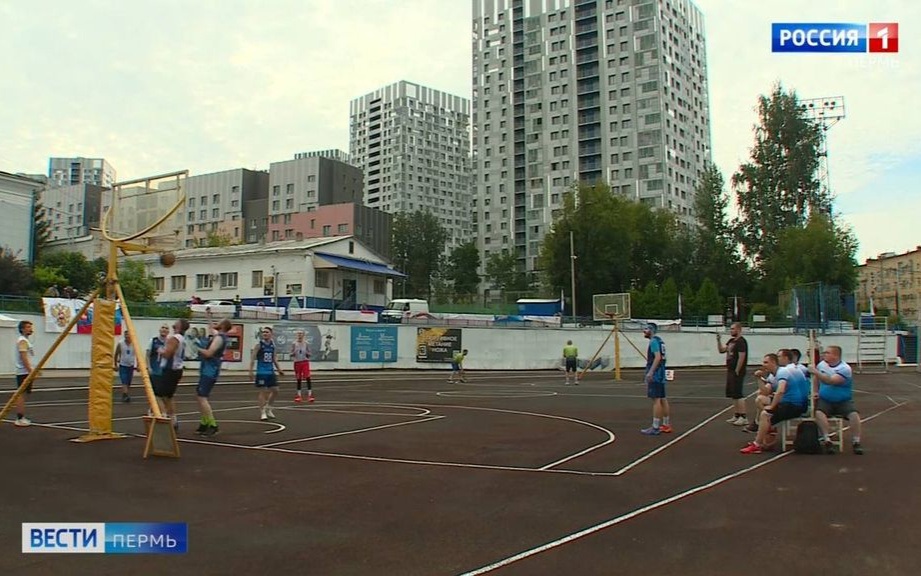 На стадионе "Динамо" прошел спортивный праздник ко Дню физкультурника