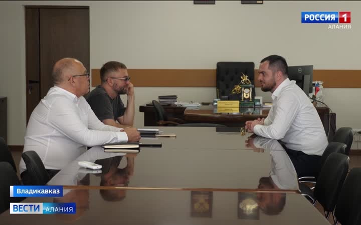 Республику с рабочим визитом посетили эксперты Российской академии народного хозяйства и госслужбы — Дмитрий Рогозин и Владимир Мисихин