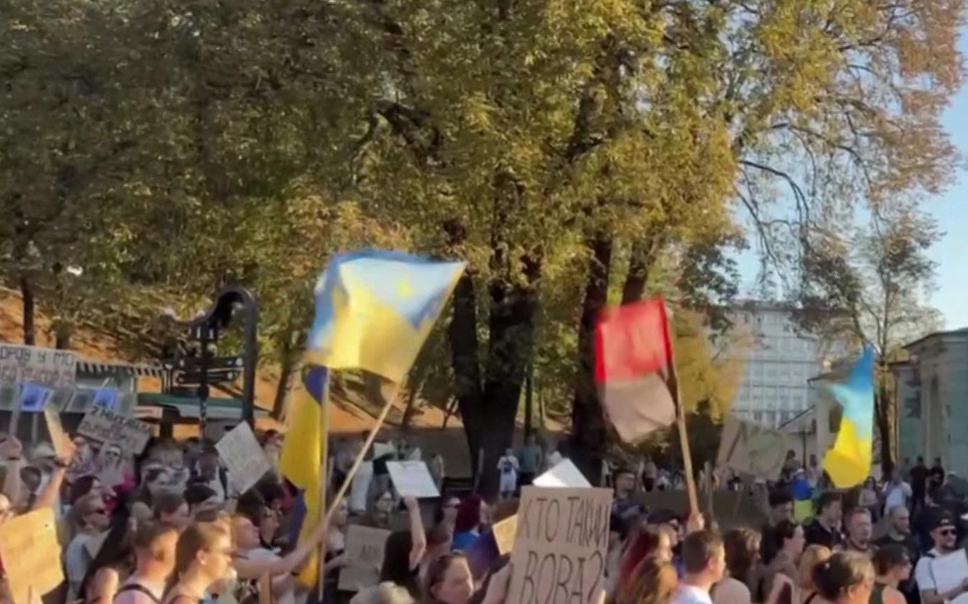На Украине тридцать третий день не стихает "картонный майдан"