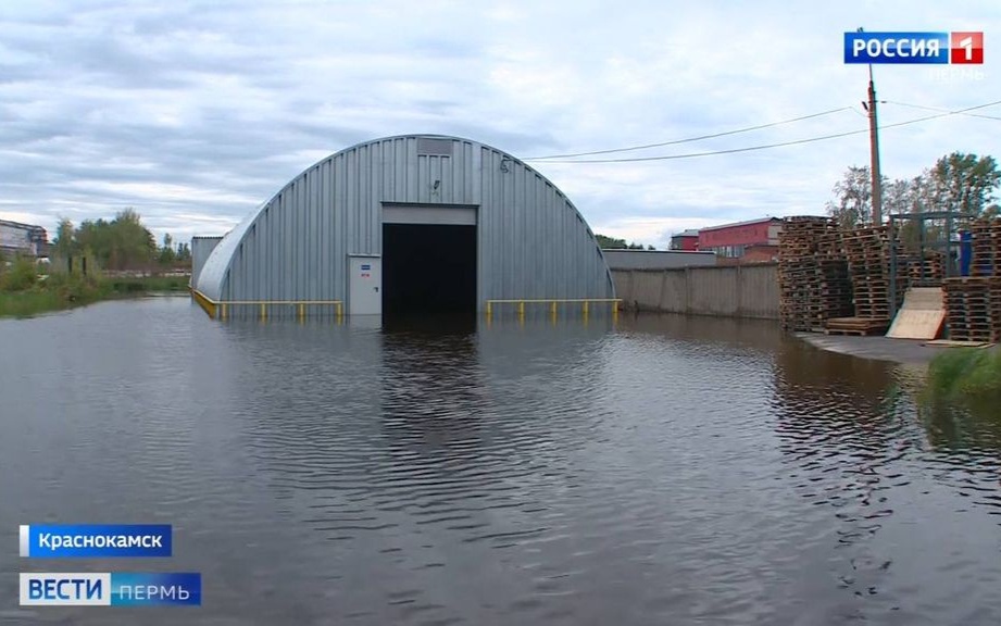 В Краснокамске вода затопила сразу четыре предприятия