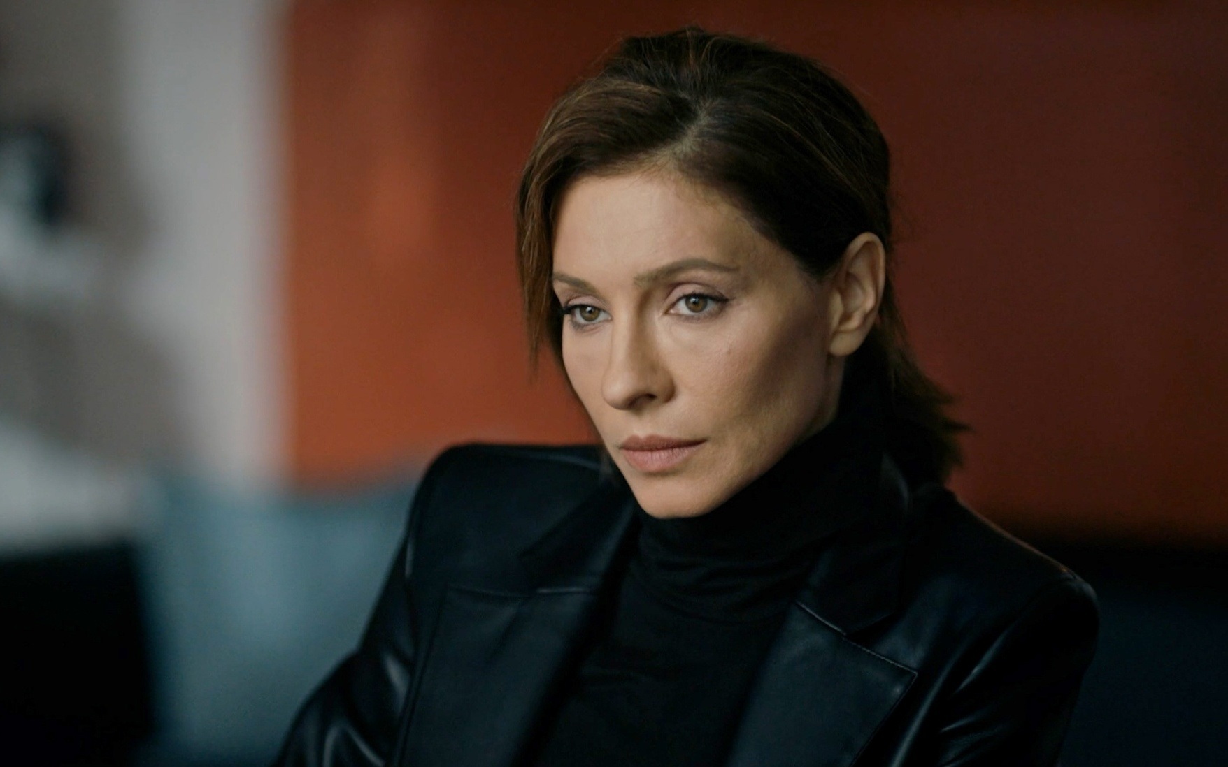 И сегодня в нашем вечернем эфире первые эпизоды детективного сериала "Овчарка"