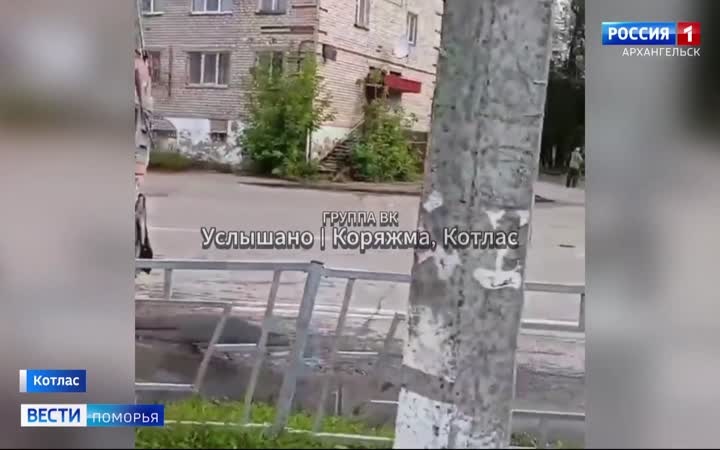 Сегодня самосвал в центре Котласа снёс дорожные ограждения и скамейки