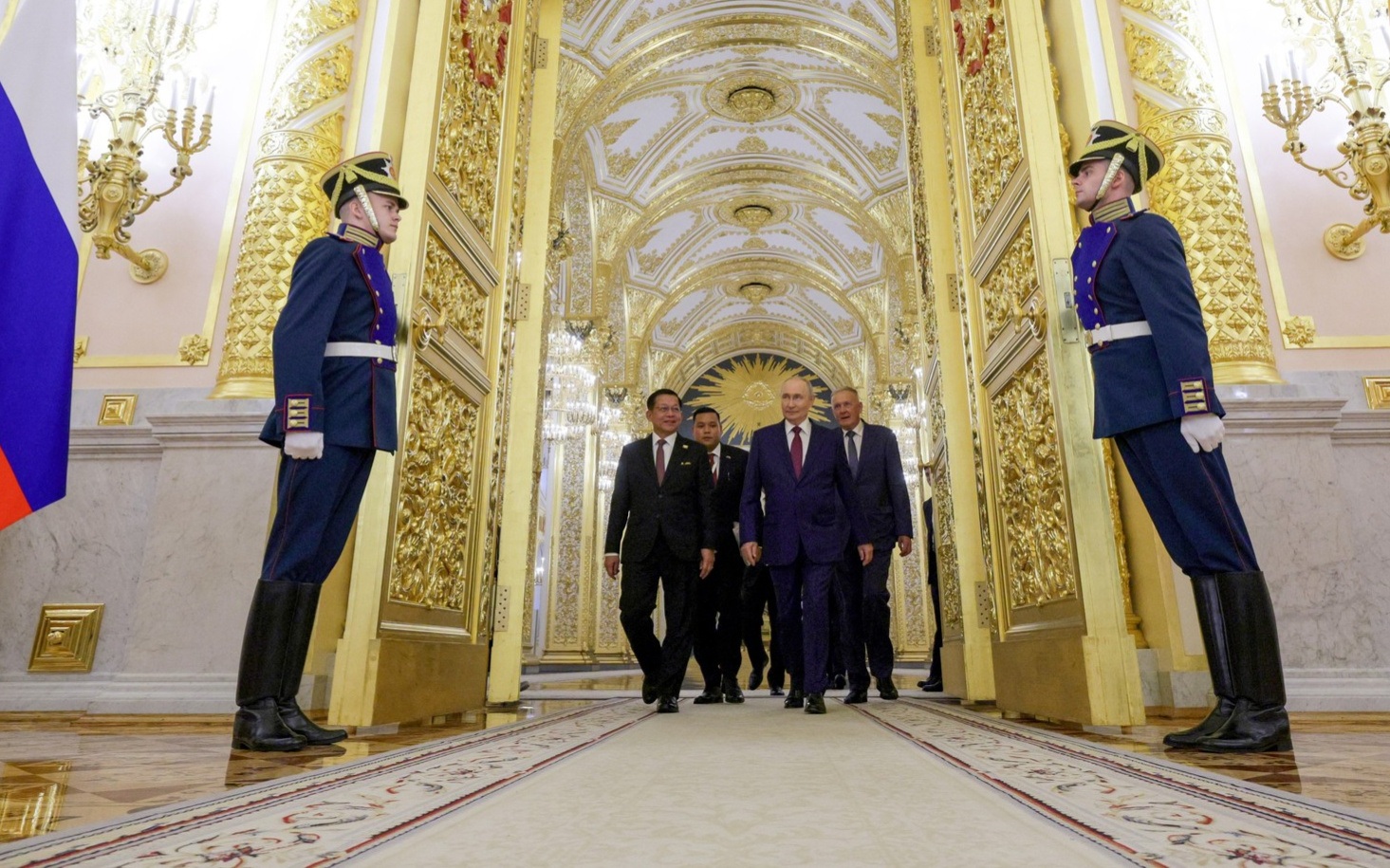Путин и Мин Аун Хлайн обсудили укрепление доверительных отношений России и Мьянмы