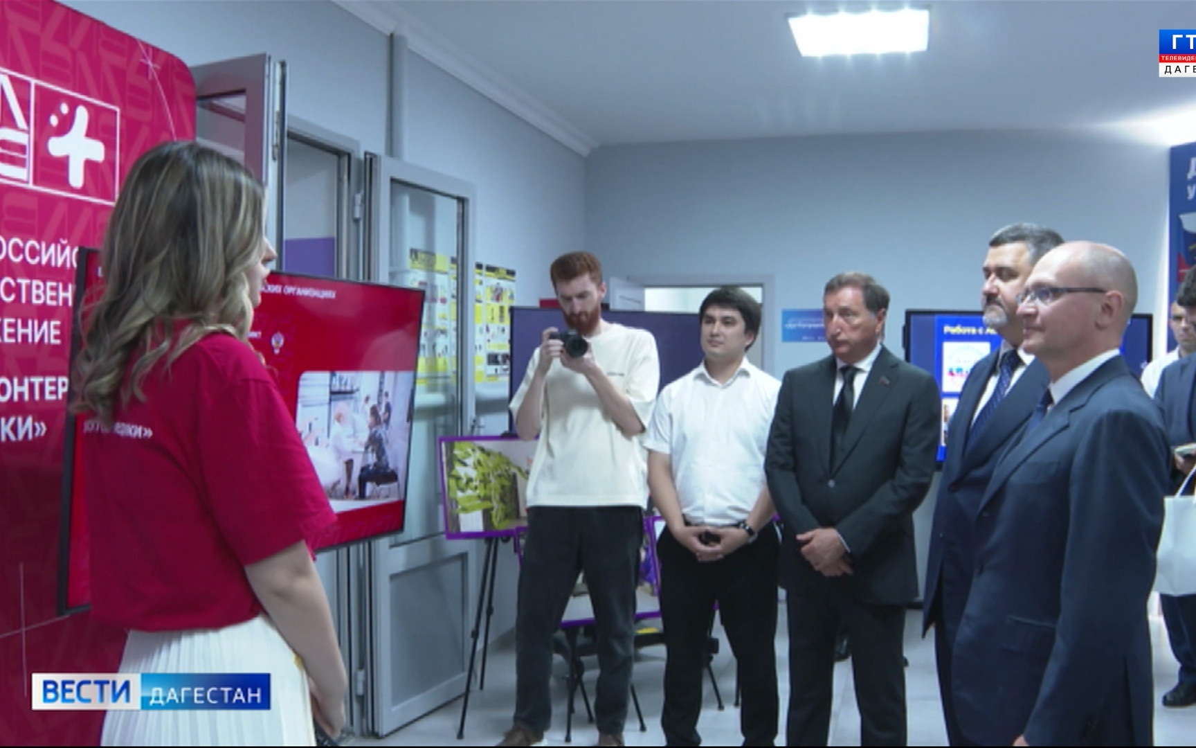 В молодёжном центре состоялась рабочая встреча Сергея Кириенко с добровольцами Дагестана