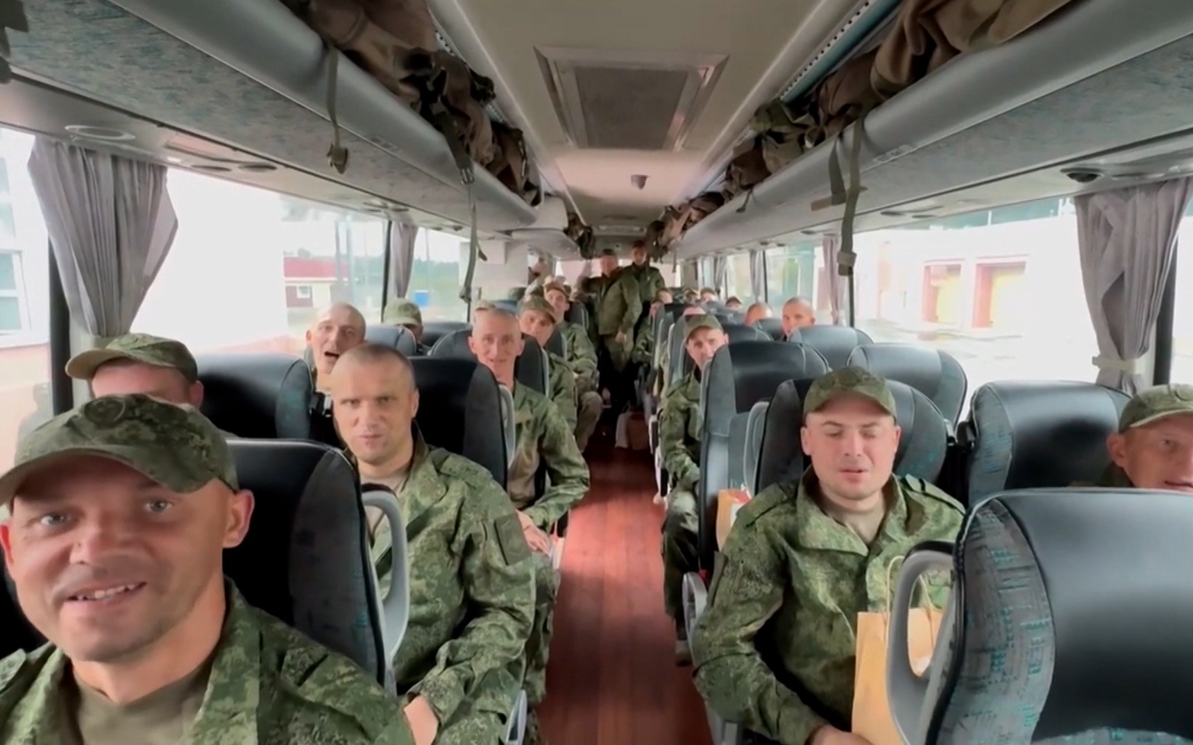 103 российских военнослужащих освобождены из плена и возвращаются домой через Белоруссию