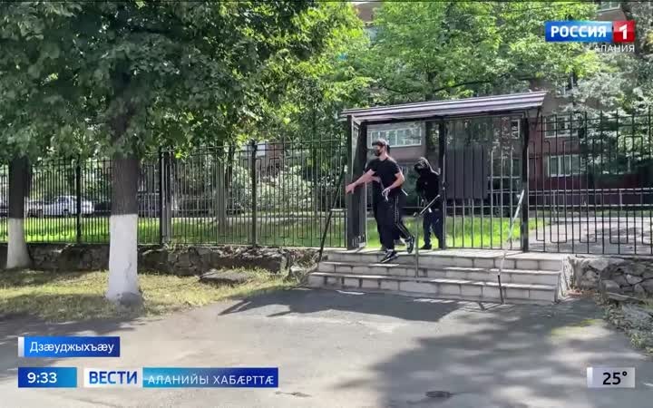 Дзæуджыхъæуы 15-æм скъолайы уыдысты терроризмы ныхмæ æппæтуæрæсеон ахуыртæ.