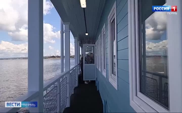 В Пермь доставили первый восстановленный дебаркадер