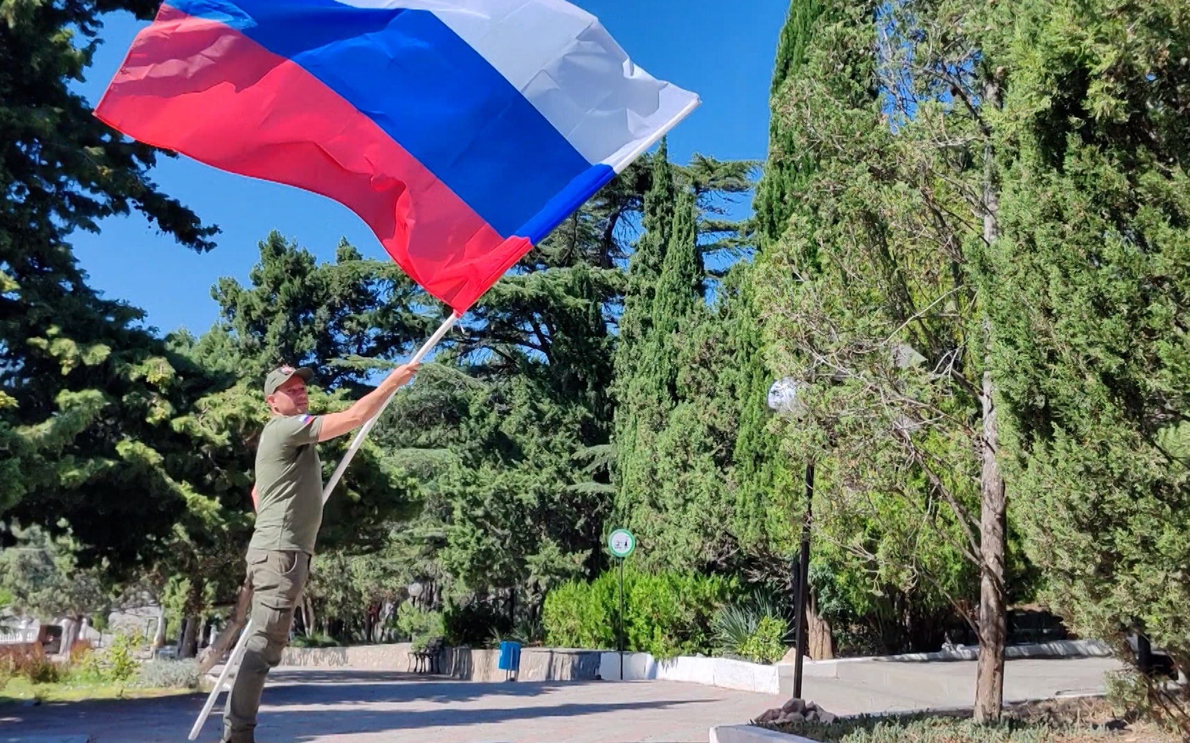 Россия отмечает День государственного флага