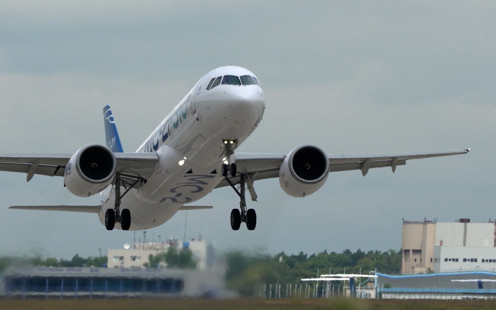 Первый полностью отечественный серийный лайнер МС-21 преодолел около 1,5 тысяч километров
