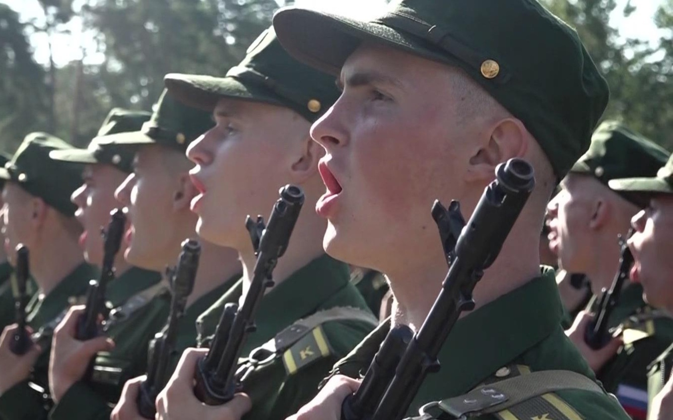 Военную присягу сегодня приняли курсанты-первокурсники Военно-космической академии имени Можайского