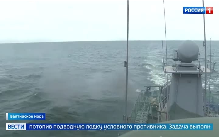 Моряки-балтийцы отработали торпедные стрельбы
