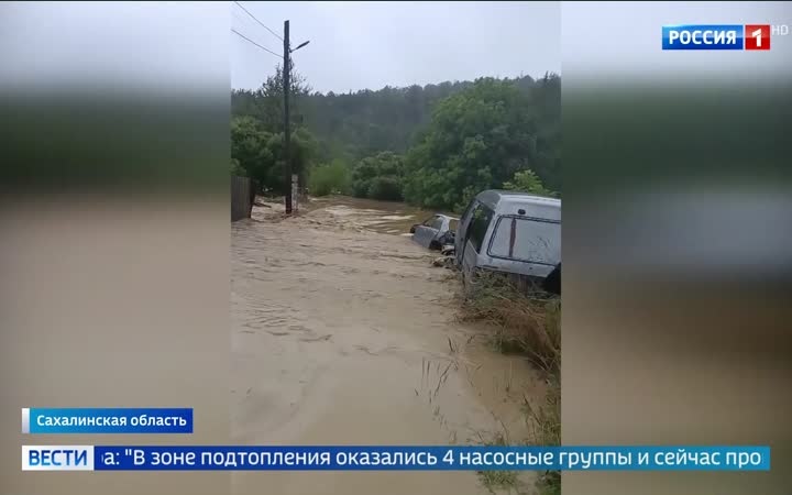 На Сахалине продолжаются спасательные работы после разрушительного циклона
