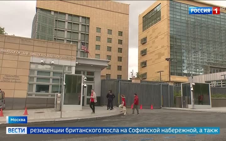 Активисты "Молодой Гвардии" выступили против поддержки Украины западными странами в Москве