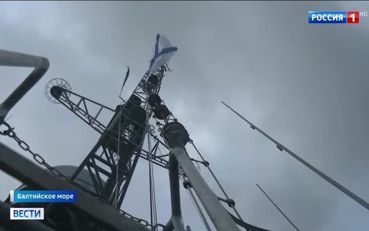 Моряки Балтики успешно потопили условную подводную лодку в сложных погодных условиях