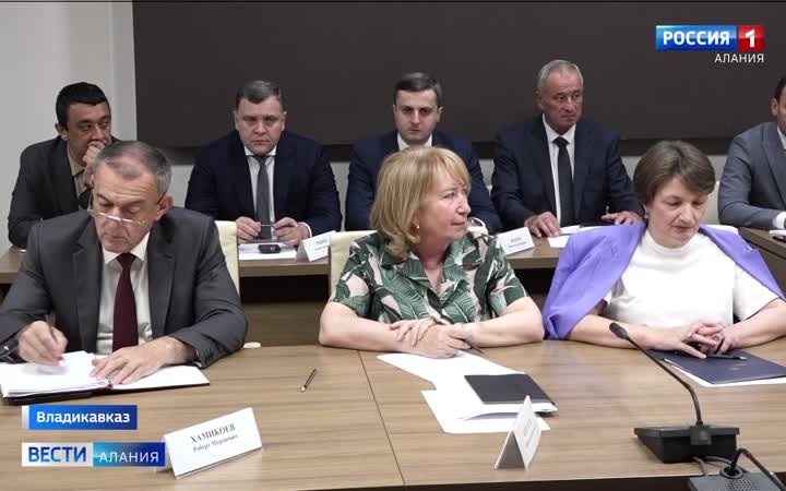 Аппаратное совещание: ситуация на топливном рынке, подготовка к осенне-зимнему периоду, эпидобстановка в регионе