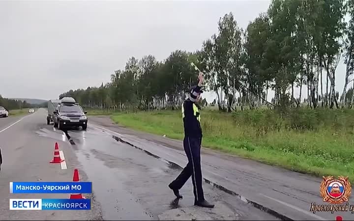 Под Канском при столкновении легковушки и грузовика погибли два человека