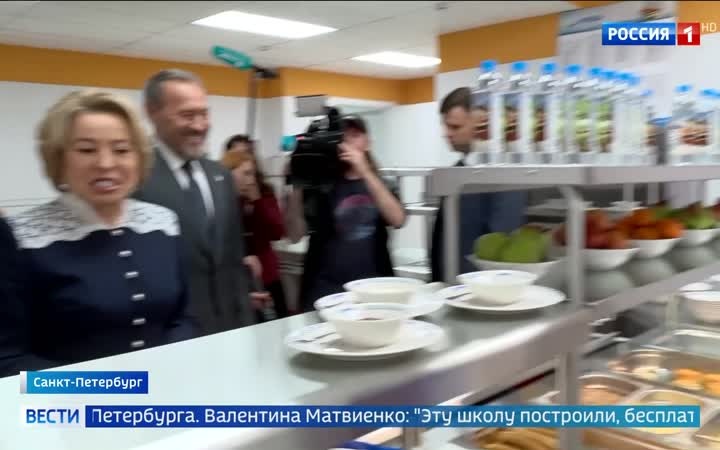 Валентина Матвиенко осмотрела новое школьное здание в Петербурге.