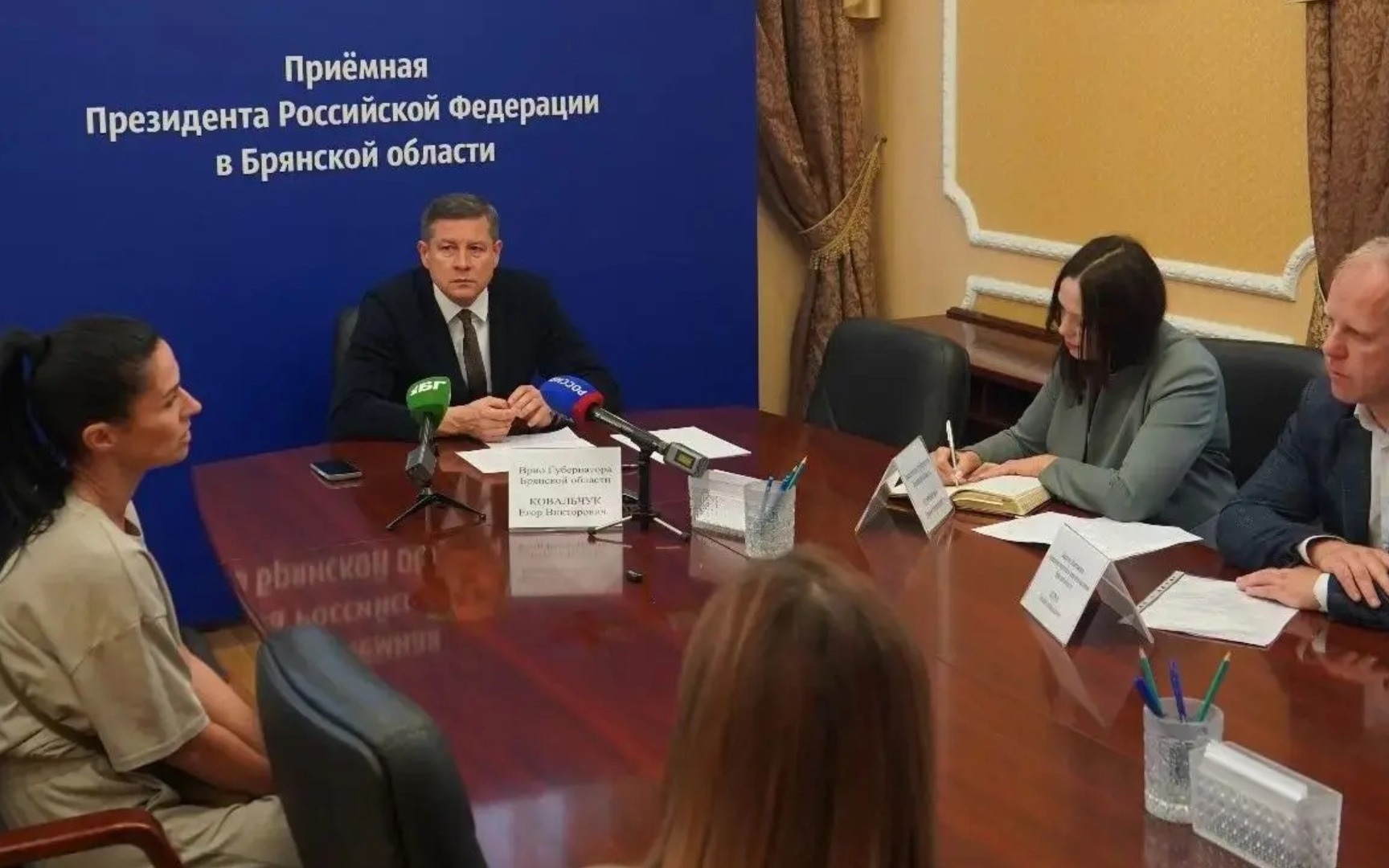 Егор Ковальчук выслушал вопросы многодетных семей на личном приеме