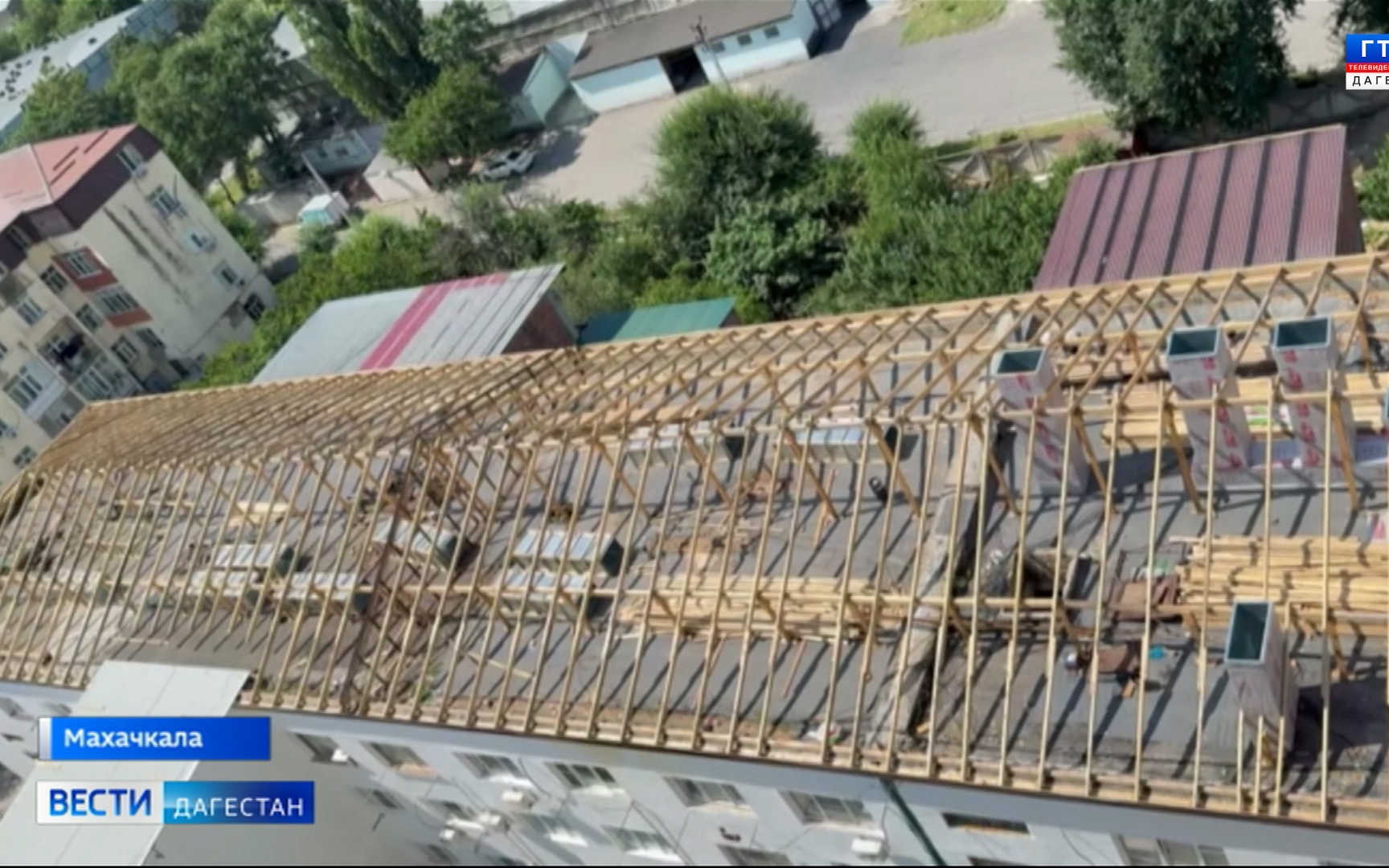 В доме №395-е по проспекту Акушинского в Махачкале идет капитальный ремонт