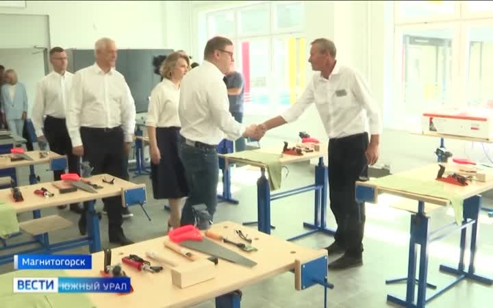 Алексей Текслер посетил в Магнитогорске школу, детский сад и будущий медцентр