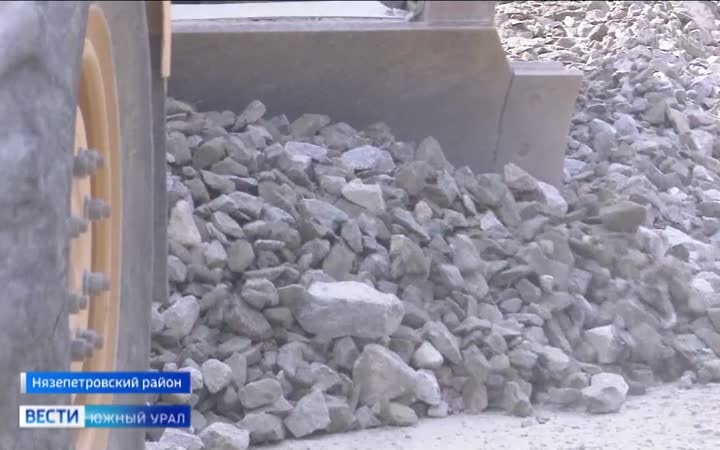Высокотехнологичное оборудование укладывает асфальт в Нязепетровском районе