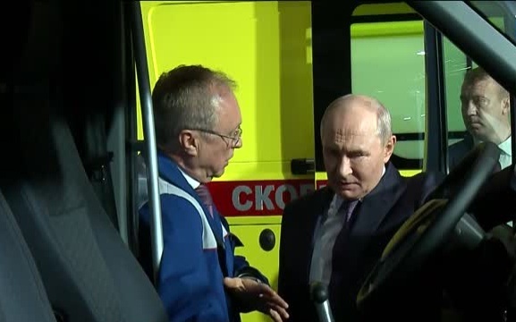 Владимир Путин посетил автомобильный кластер в Нижнем НовгородеВладимир Путин посетил нижегородский автомобильный кластер