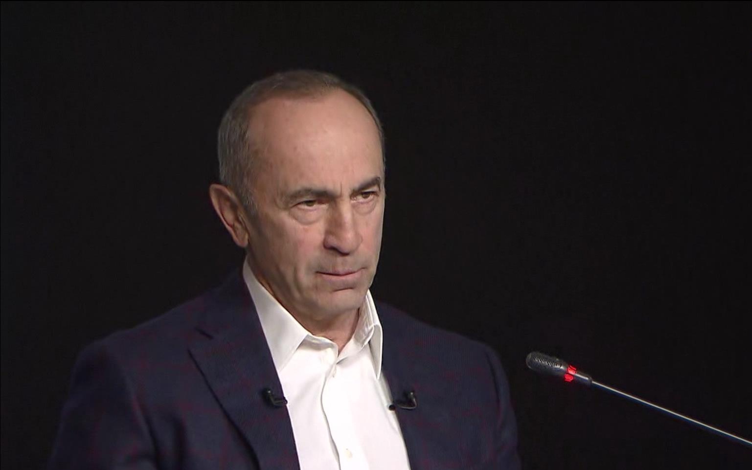 Путин поздравил Роберта Кочаряна с Днем рождения и отметил его вклад в российско-армянские отношения.