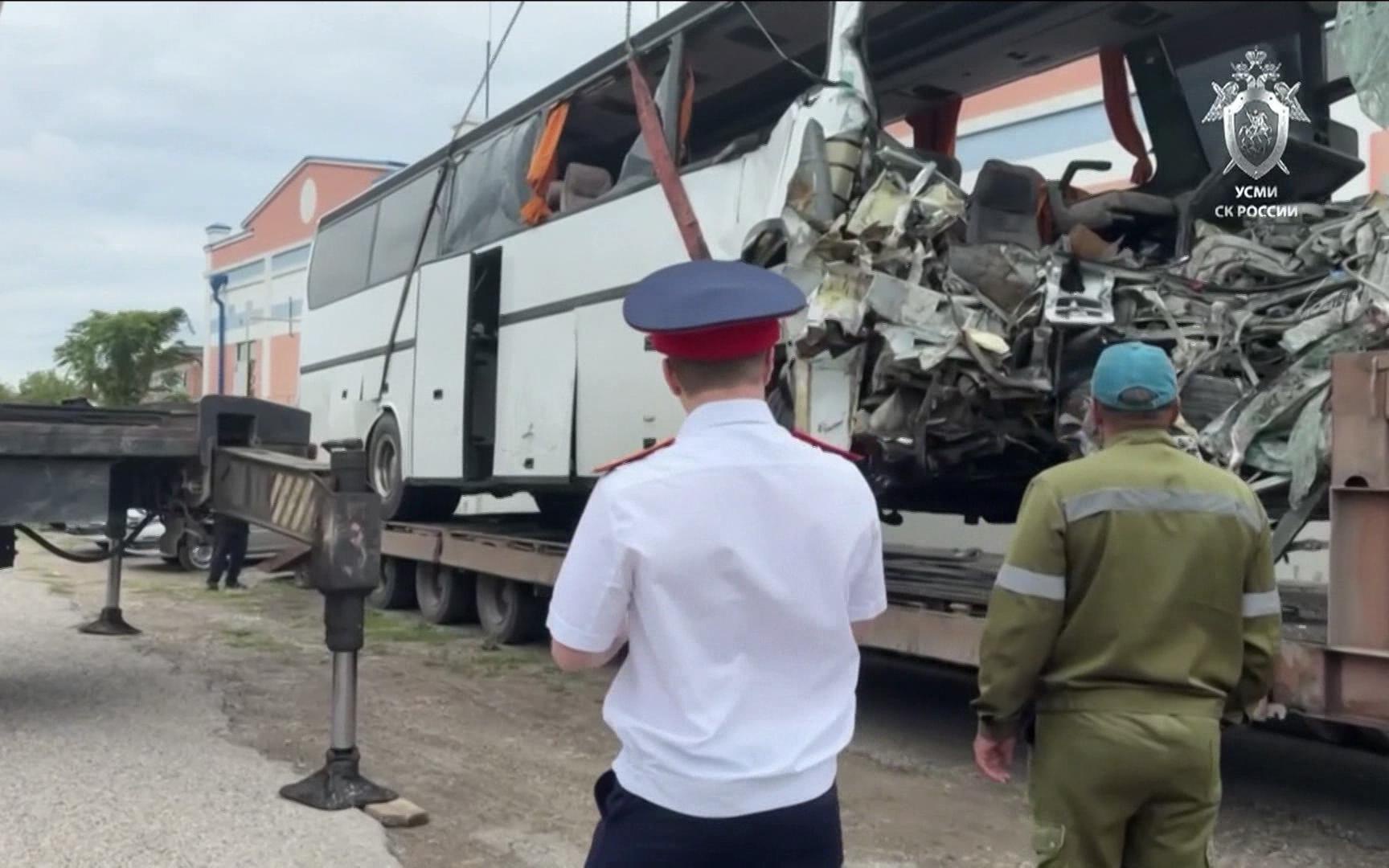 В Ставропольском крае автобус с пассажирами из Грузии врезался в грузовик