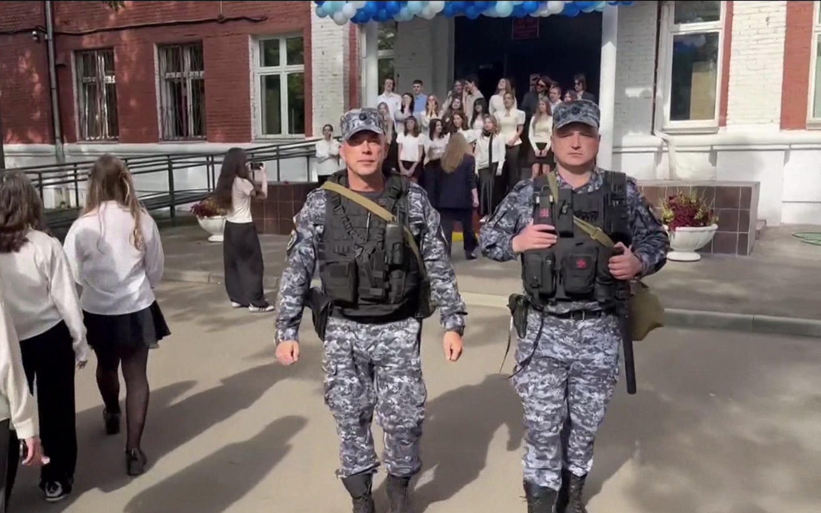 Росгвардия обеспечила безопасность в школах и на водных объектах в День знаний