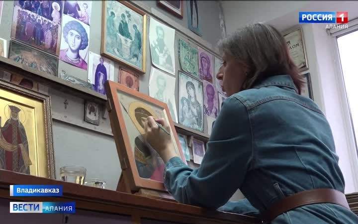 Иконописец Оллана Айларова создала 50 икон для храмов Северной Осетии