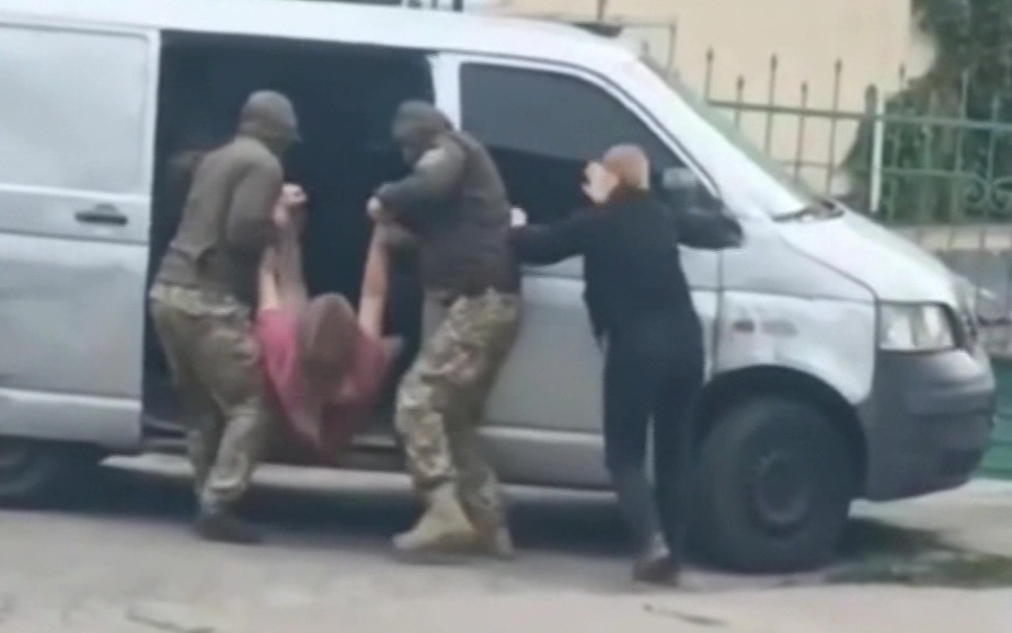 Депутат Рады обвиняет ТЦК в создании образа Украины как нации насильников из-за произвольной мобилизации.