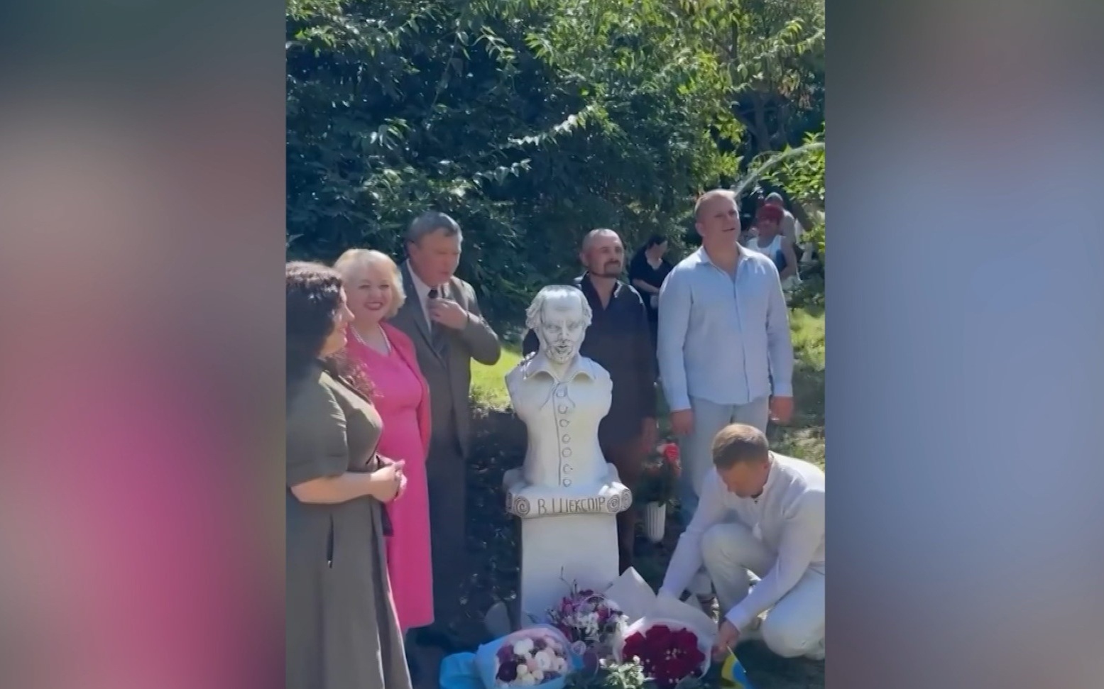 В Полтаве открыли памятник Шекспиру на месте снесенного бюста Пушкина