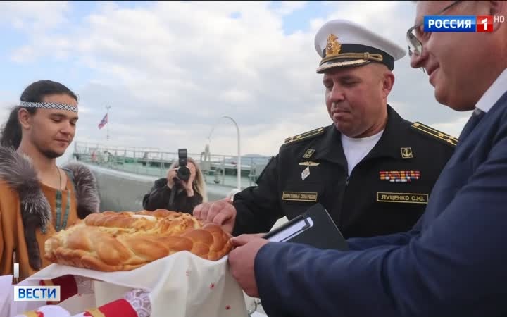 Корабли Тихоокеанского флота прибыли в Магадан с акцией "Сила в правде". Моряки представили выставки о героизме и современных технологиях. В Сухуме завершился проект "Народная сцена ЛабчабА".
