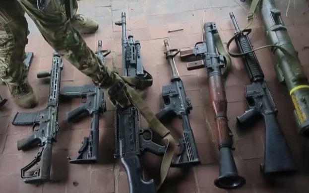 В Красноармейске обнаружен схрон с оружием НАТО, включая болгарский гранатомёт.