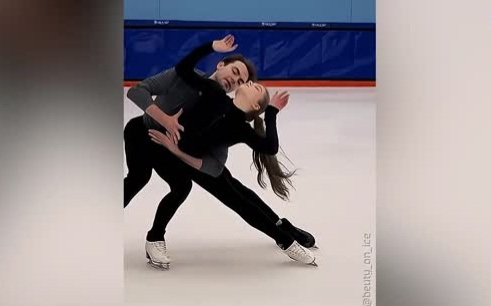 Российские фигуристы завоевали восемь медалей на турнире в Японии: Игнатова вернулась с "четверным лутцом"